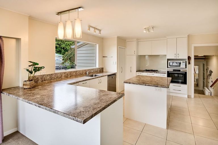 Photo of property in 14 Ardal Grove, Tirohanga, Lower Hutt, 5010