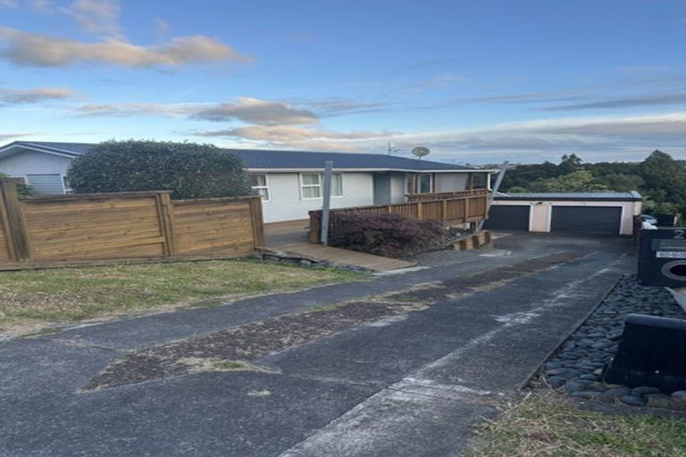 Photo of property in 26 Valley View Road, Glenfield, Auckland, 0629