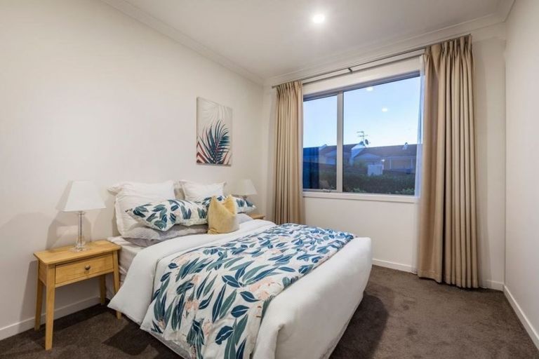 Photo of property in 99 Medallion Drive, Oteha, Auckland, 0632