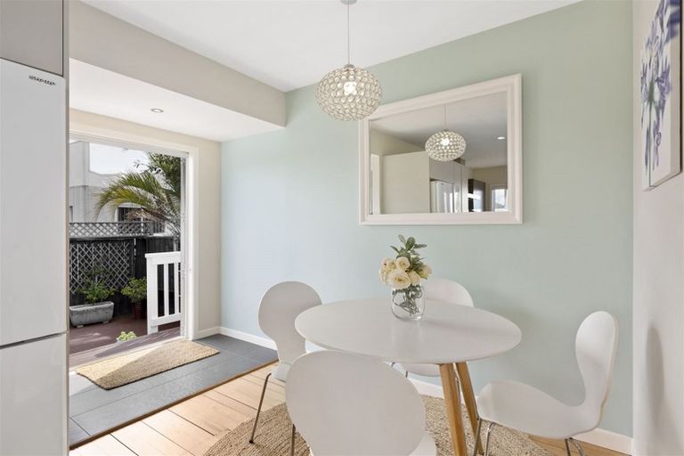 Photo of property in 1/3 Auld Street, Torbay, Auckland, 0630