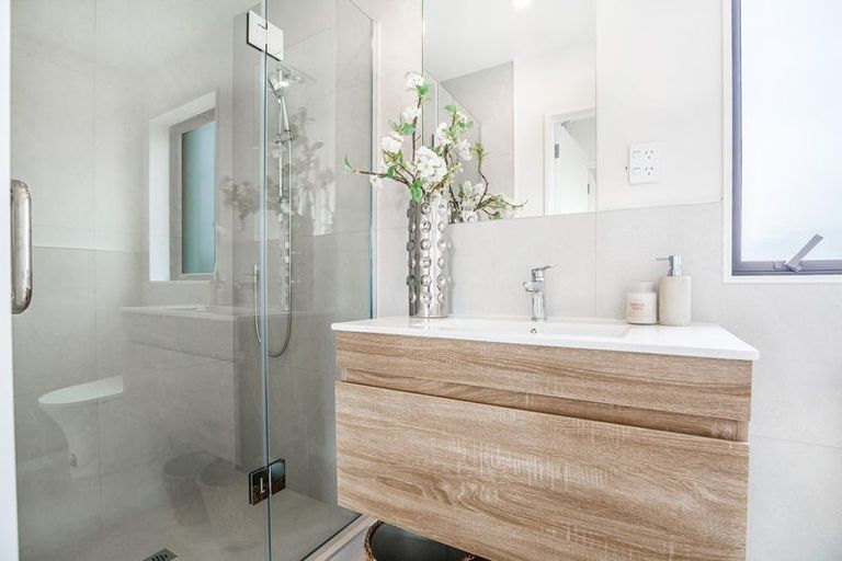 Photo of property in 16c Sheridan Drive, New Lynn, Auckland, 0600