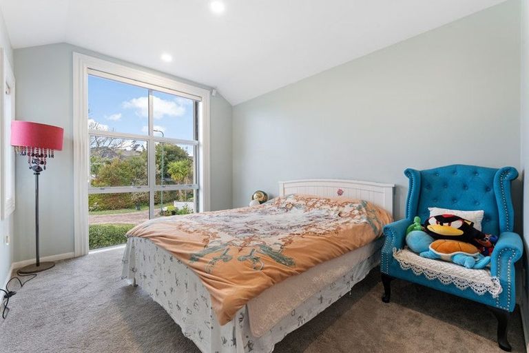 Photo of property in 17 Te Hoe Grove, Pinehill, Auckland, 0632