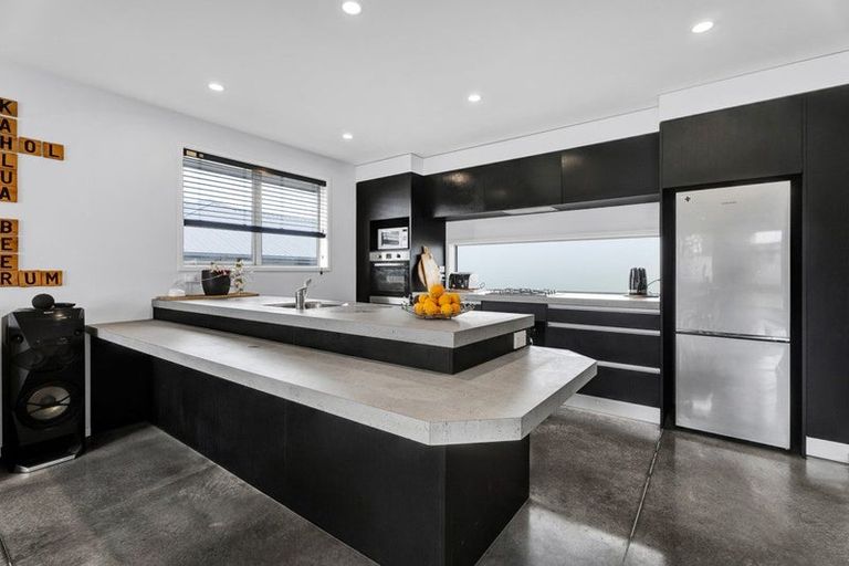 Photo of property in 2 Huetu Place, Bell Block, New Plymouth, 4312