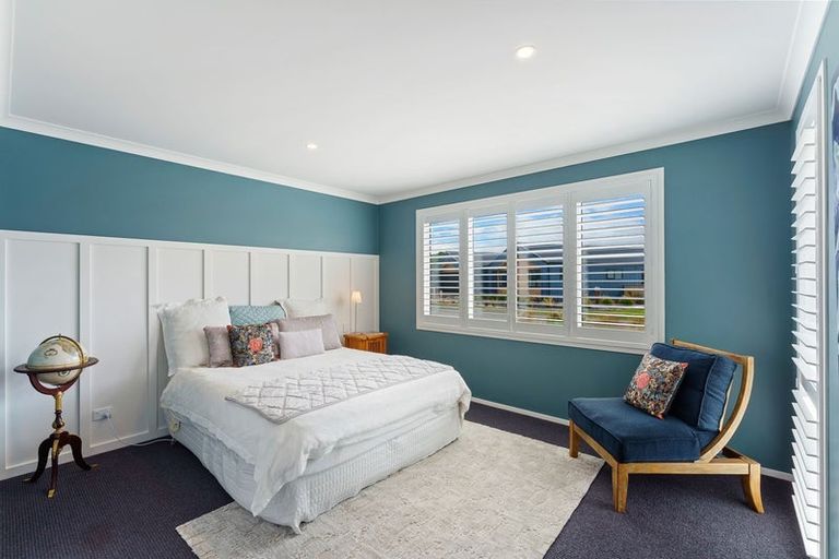 Photo of property in 6 Arapipi Way, Peka Peka, Waikanae, 5391