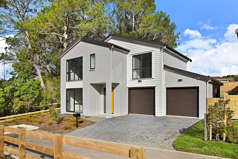 Photo of property in 37 Manutewhau Road, Massey, Auckland, 0614