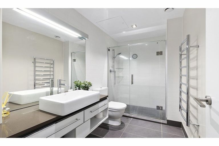 Photo of property in Patent 326 Apartments, 203s/326 Evans Bay Parade, Hataitai, Wellington, 6021