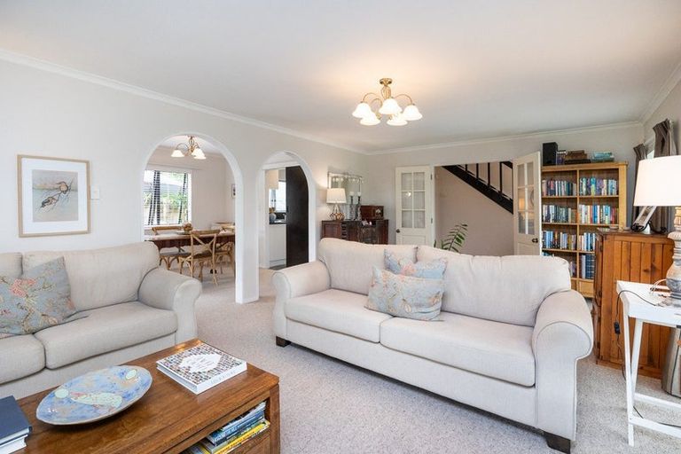 Photo of property in 1 Earl Place, Hokowhitu, Palmerston North, 4410