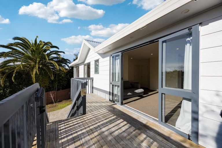 Photo of property in 15b Greta Place, Stanmore Bay, Whangaparaoa, 0932