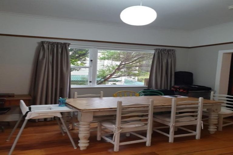 Photo of property in 25 Royal Street, Berhampore, Wellington, 6023