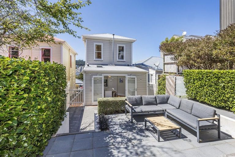 Photo of property in 8 Stanley Street, Berhampore, Wellington, 6023