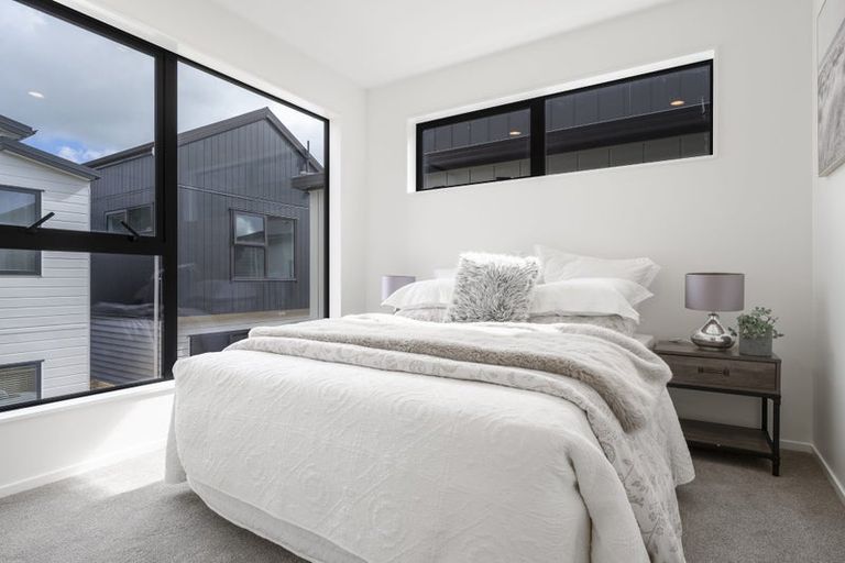Photo of property in 102e Te Oneroa Way, Long Bay, Auckland, 0630