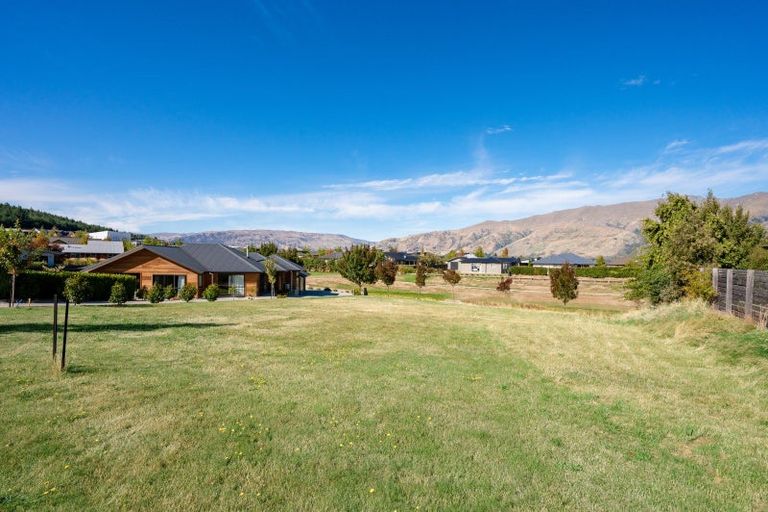 Photo of property in 44 Minaret Ridge, Wanaka, 9305