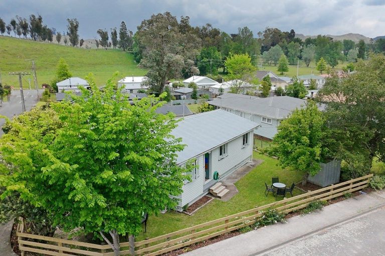 Photo of property in 5 Watts Road, Waipawa, 4210