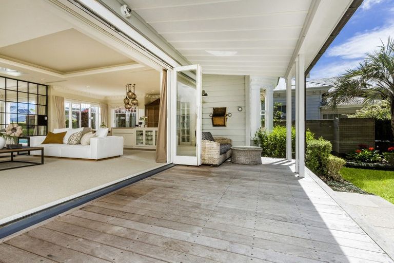 Photo of property in 33 Cheltenham Road, Devonport, Auckland, 0624