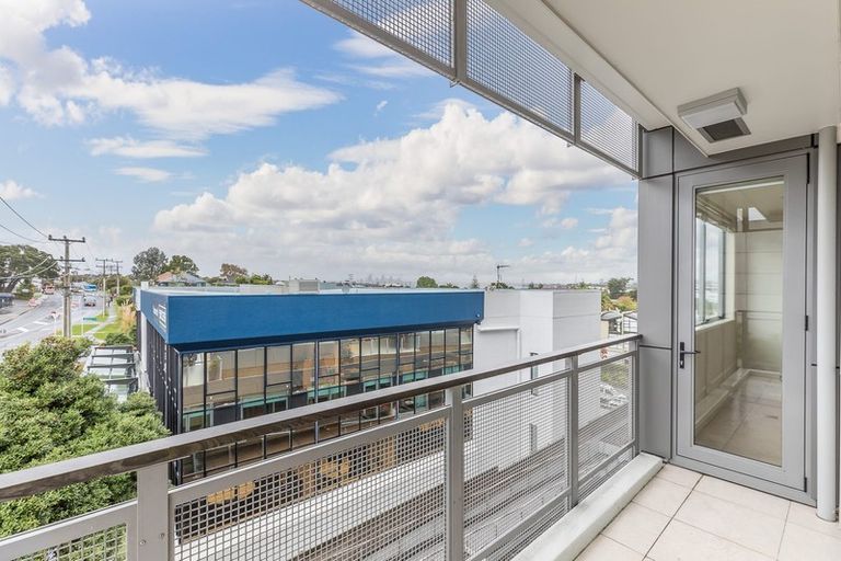 Photo of property in Maison Apartments, 202/16 Huron Street, Takapuna, Auckland, 0622