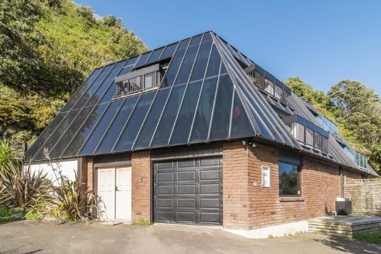Photo of property in 14 Owhiro Bay Parade, Owhiro Bay, Wellington, 6023