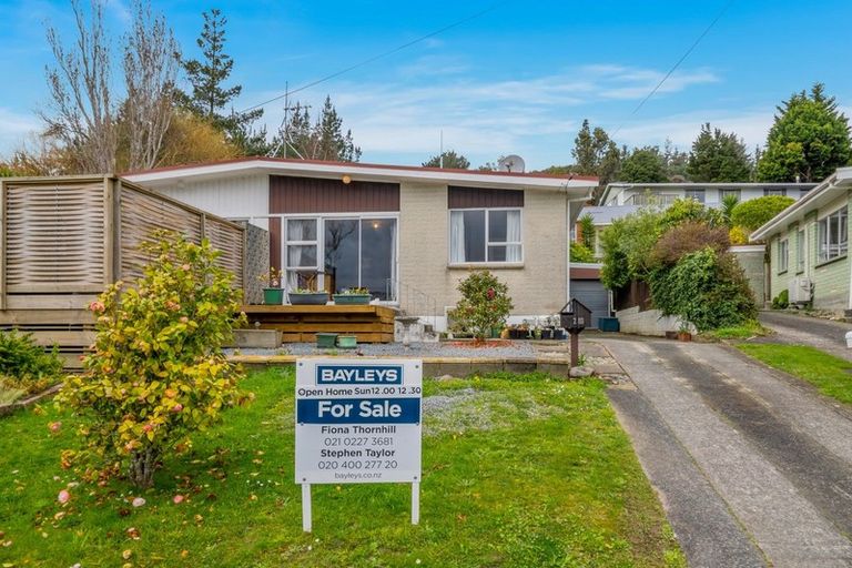 Photo of property in 28b Hillside Drive, Maoribank, Upper Hutt, 5018