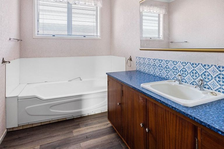 Photo of property in 27 Davidson Street, Hawera, 4610