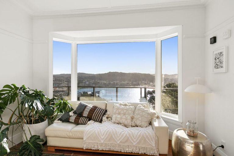 Photo of property in 53 Palliser Road, Roseneath, Wellington, 6011