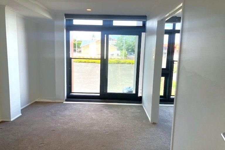 Photo of property in 16e/30 Westward Ho, Glen Eden, Auckland, 0602