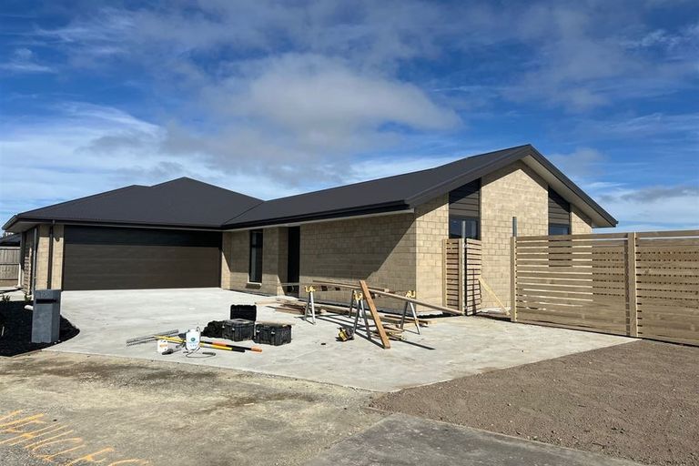 Photo of property in 16 Harry Manship Crescent, Halswell, Christchurch, 8025