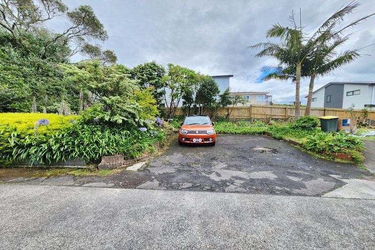 Photo of property in 619 Glenfield Road, Totara Vale, Auckland, 0629