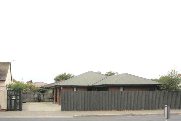 Photo of property in 3a Curletts Road, Sockburn, Christchurch, 8042