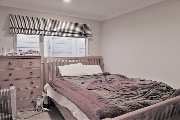 Photo of property in 15 Speldhurst Grove, Stokes Valley, Lower Hutt, 5019