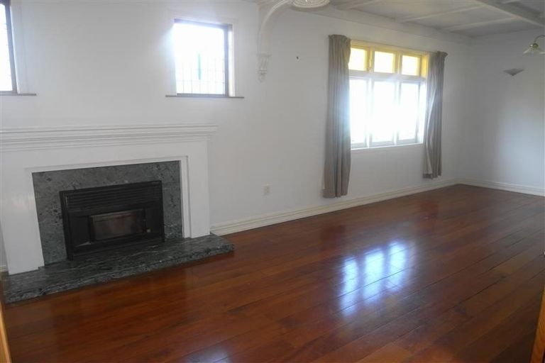 Photo of property in 37 Walmer Road, Point Chevalier, Auckland, 1022