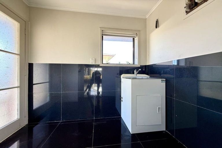 Photo of property in 3 Palm Court Drive, Glen Eden, Auckland, 0602