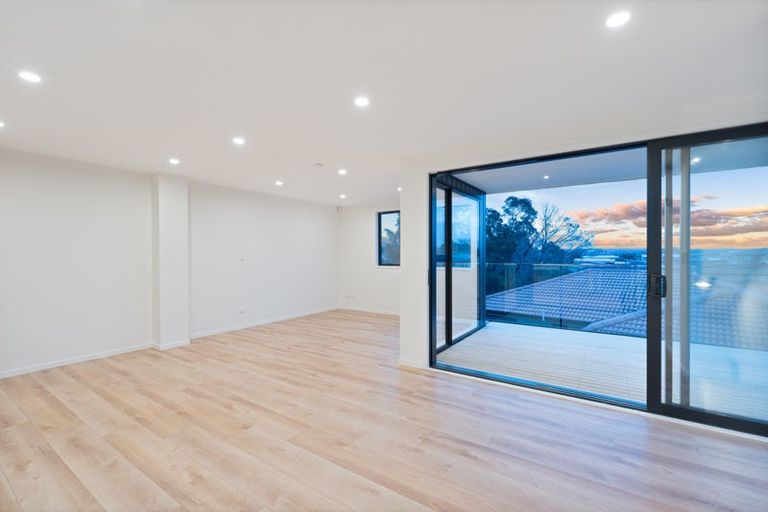 Photo of property in 64a Sungrove Rise, Sunnyvale, Auckland, 0612