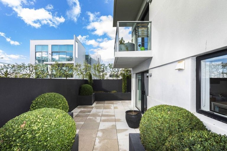 Photo of property in 2/18 Carlton Mill Road, Merivale, Christchurch, 8014