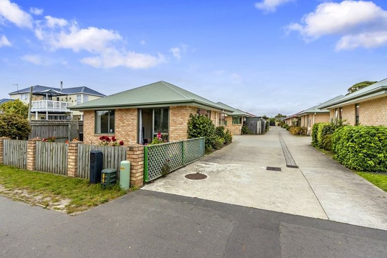 Photo of property in 1/295 Pages Road, Wainoni, Christchurch, 8061