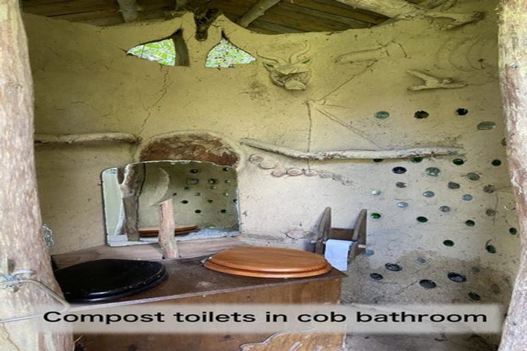 Photo of property in 4 Te Pahi River Drive, Paparoa, Maungaturoto, 0583