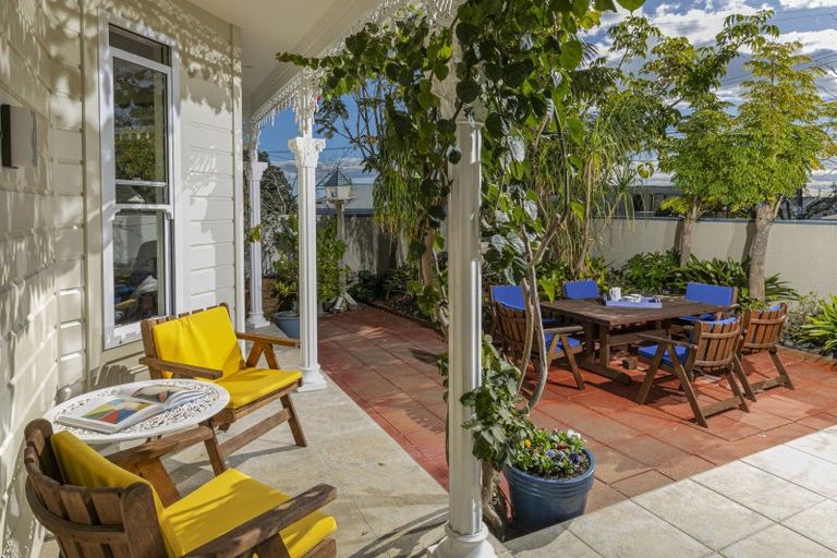 Photo of property in 43 Stanley Point Road, Stanley Point, Auckland, 0624