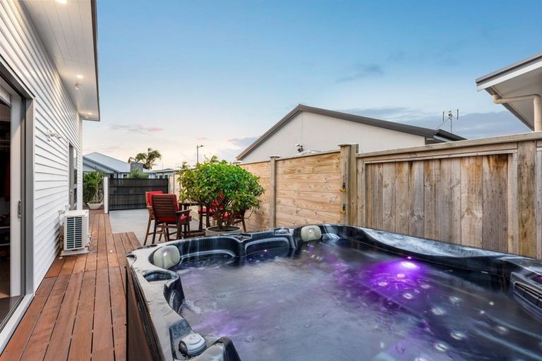 Photo of property in 2 Makura Drive, Papamoa Beach, Papamoa, 3118