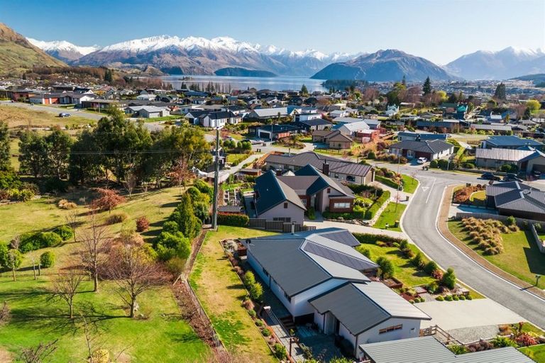 Photo of property in 6 Turnbull Crescent, Wanaka, 9305