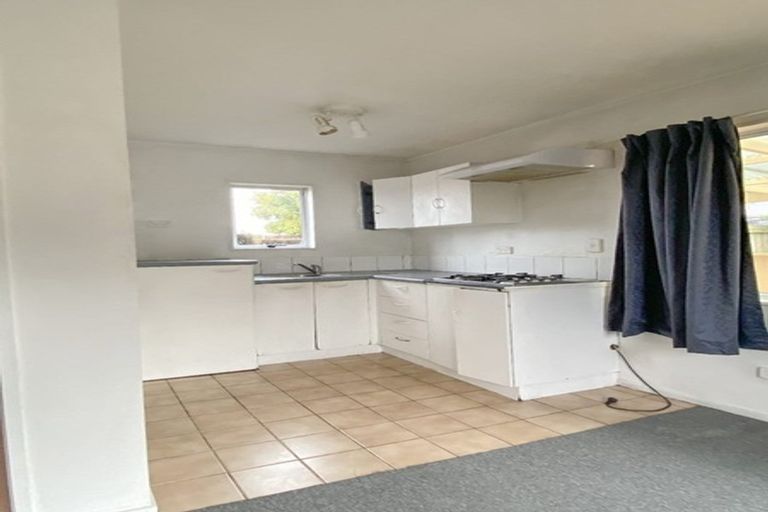 Photo of property in 92 Bruce Mclaren Road, Henderson, Auckland, 0612