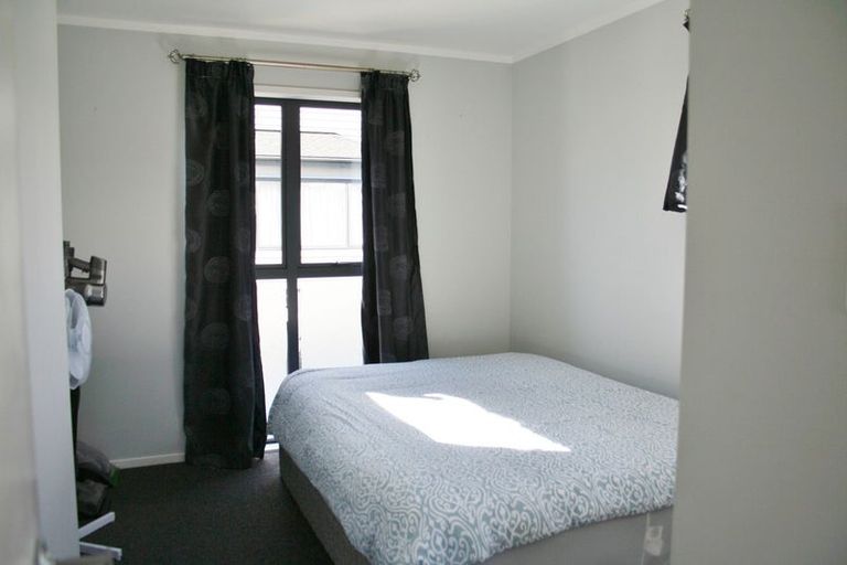 Photo of property in 16b Woodall Place, Totara Vale, Auckland, 0627