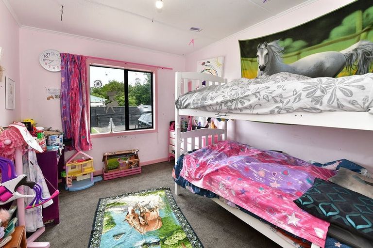 Photo of property in 4 Rere Place, Parakai, 0830