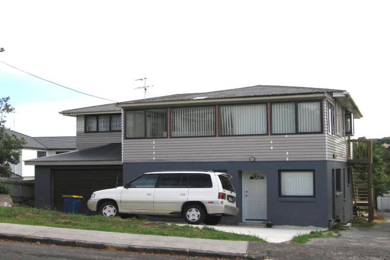 Photo of property in 3/3 Barron Drive, Green Bay, Auckland, 0604