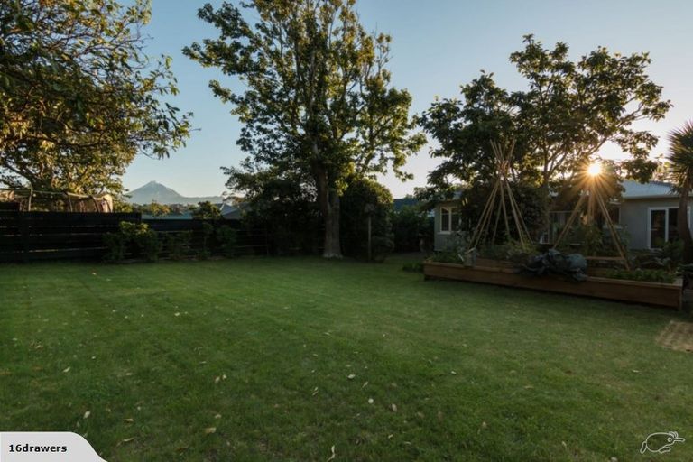 Photo of property in 113 Govett Avenue, Frankleigh Park, New Plymouth, 4310