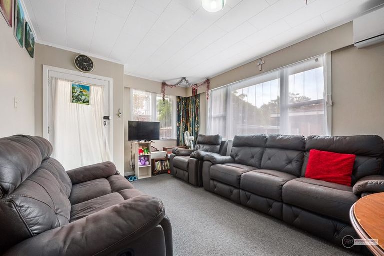 Photo of property in 2/11 Sutherland Avenue, Silverstream, Upper Hutt, 5019