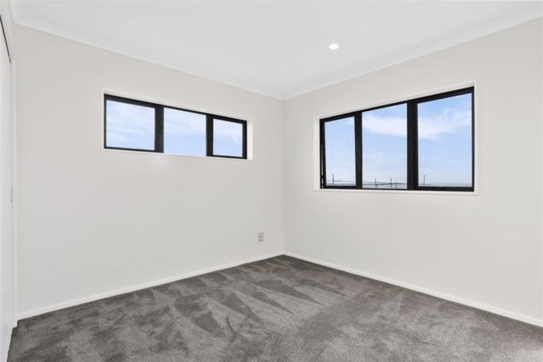 Photo of property in 4225b Great North Road, Glendene, Auckland, 0602