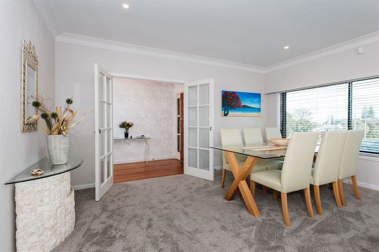 Photo of property in 11 Lake Pupuke Drive, Takapuna, Auckland, 0622
