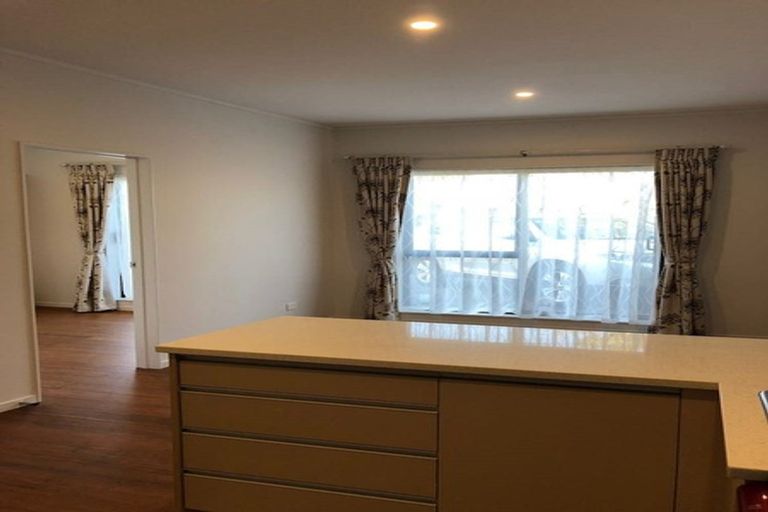 Photo of property in 7 Kallaroo Place, Botany Downs, Auckland, 2010