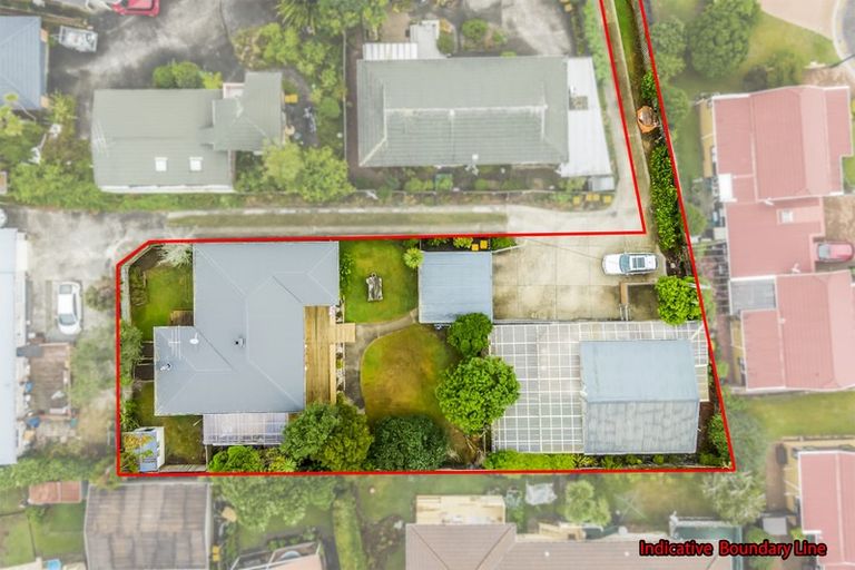 Photo of property in 37 Edmonton Road, Henderson, Auckland, 0612