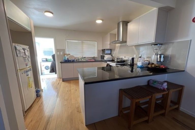Photo of property in 3/12 Castor Bay Road, Castor Bay, Auckland, 0620