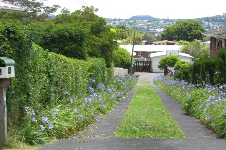Photo of property in 2/11 Waterfront Road, Mangere Bridge, Auckland, 2022