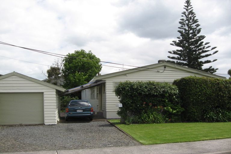 Photo of property in 48 Tindalls Bay Road, Tindalls Beach, Whangaparaoa, 0930